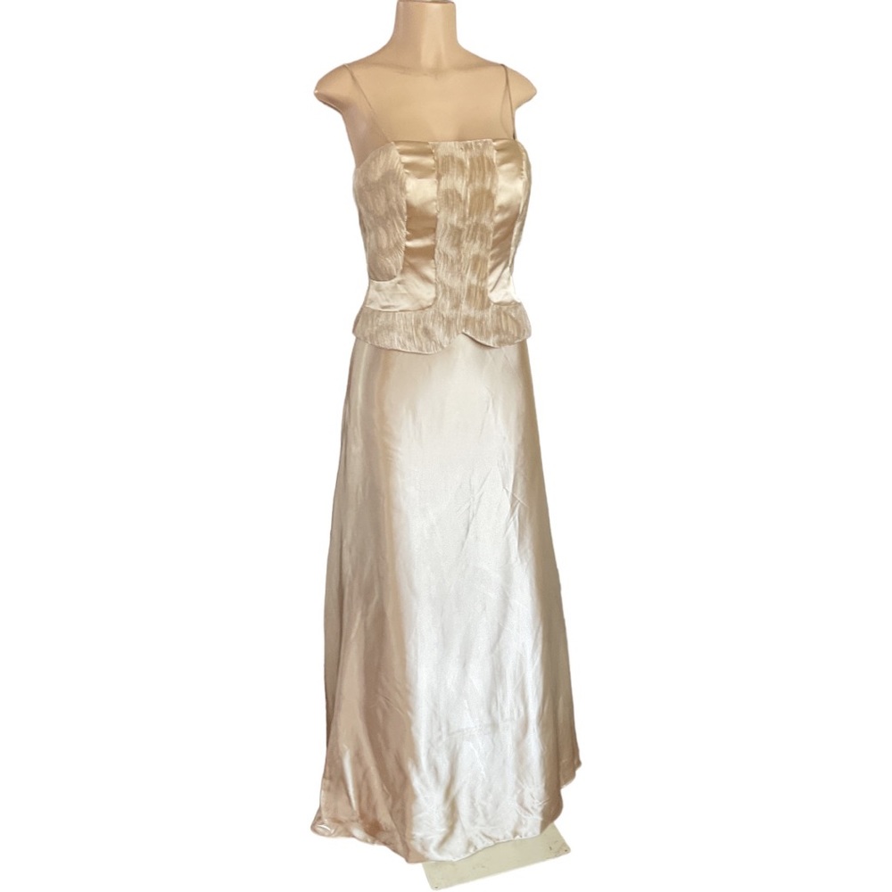 Pretty bridesmaids dress.